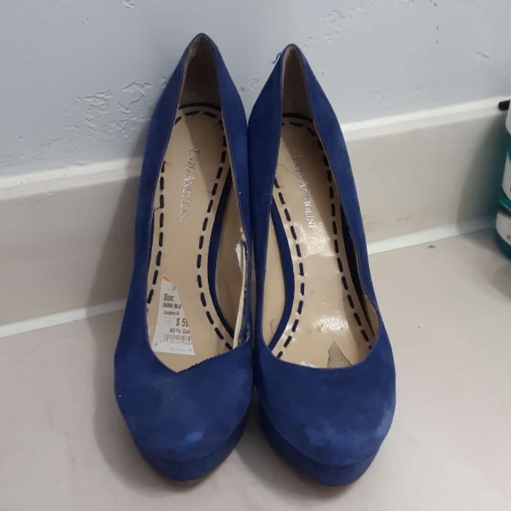 Heels - Picture 2 of 2